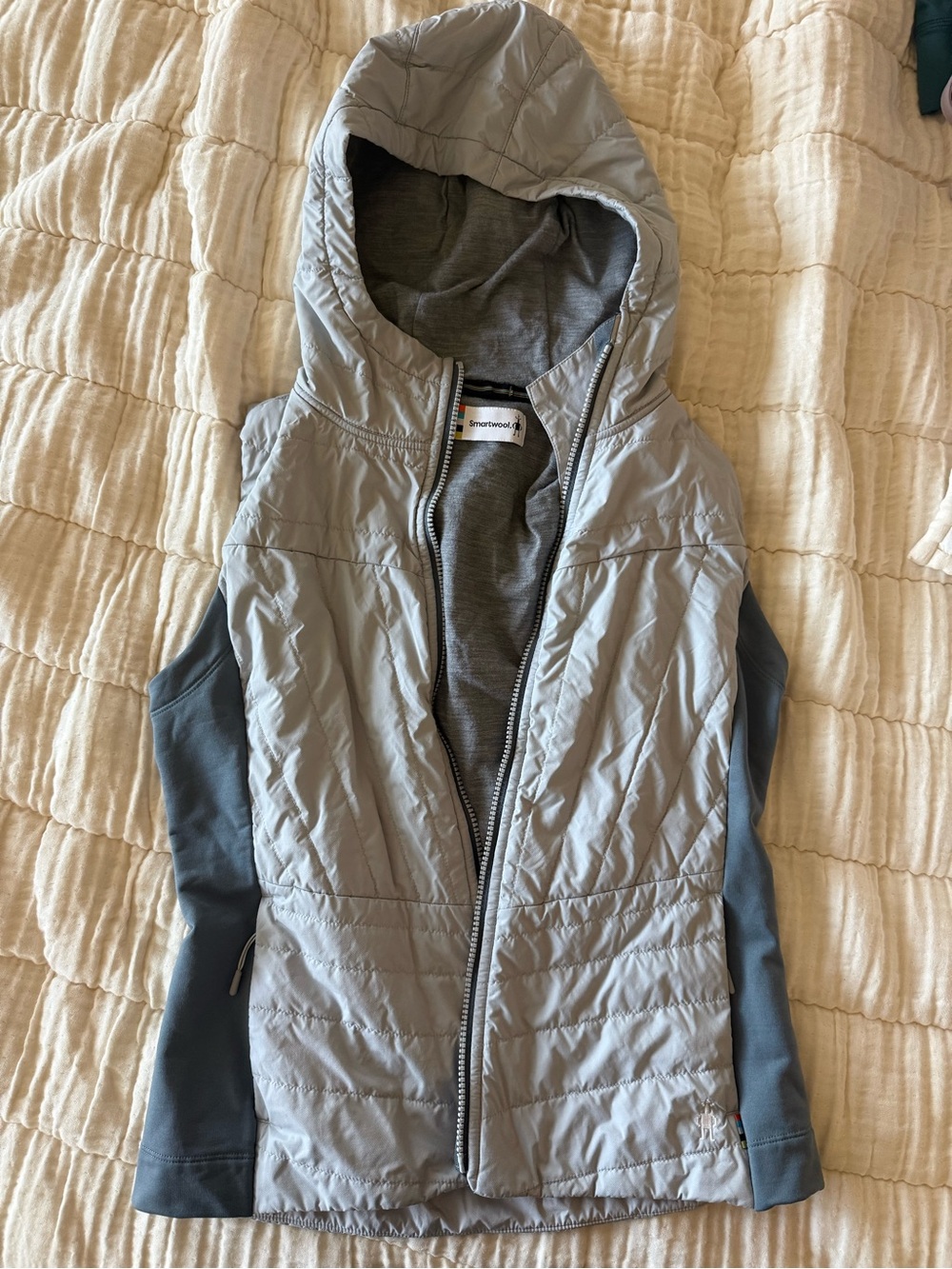 Smartwool Women’s Light Gray Hooded Quilted Vest with Dark Blue Panels